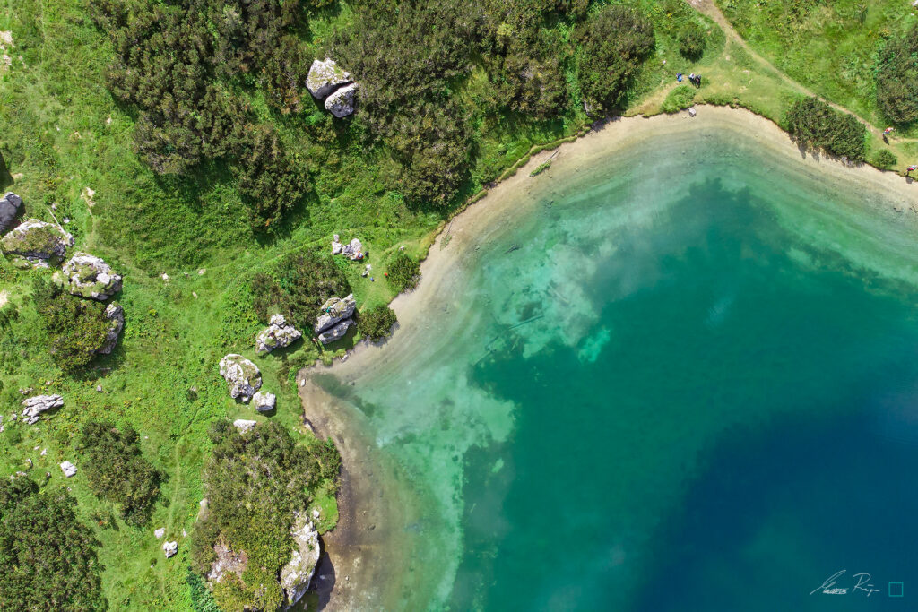 THE MOUNTAIN LAKE COUST 1024x683